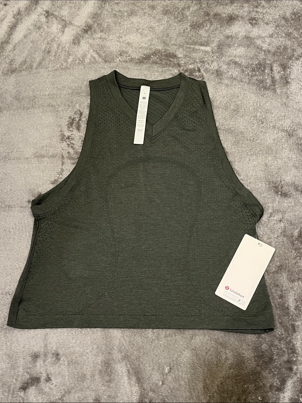 🆕 Lululemon Swiftly Open Hole V-Neck Tank in Onyx Grey, size 8